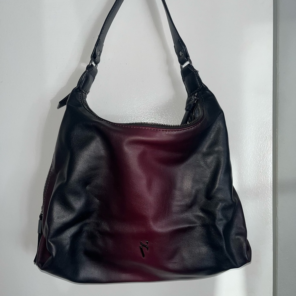 Chic Black and Red Hobo Bag with Slouchy Design